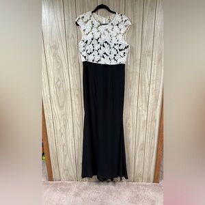 Carmen Marc Valvo Black and White Lace Dress